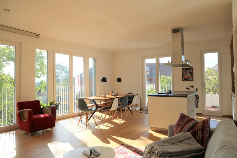 Sonnige 3-Zimmer-Wohnung mit Südwestbalkon, Parkblick und hochwertiger Einbauküche nahe Hauptbahnhof — photo 1